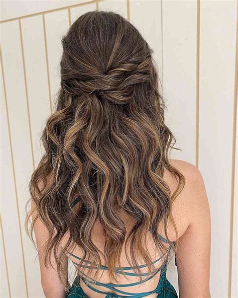 25 Perfectly Gorgeous Down Hairstyles for Prom 2025